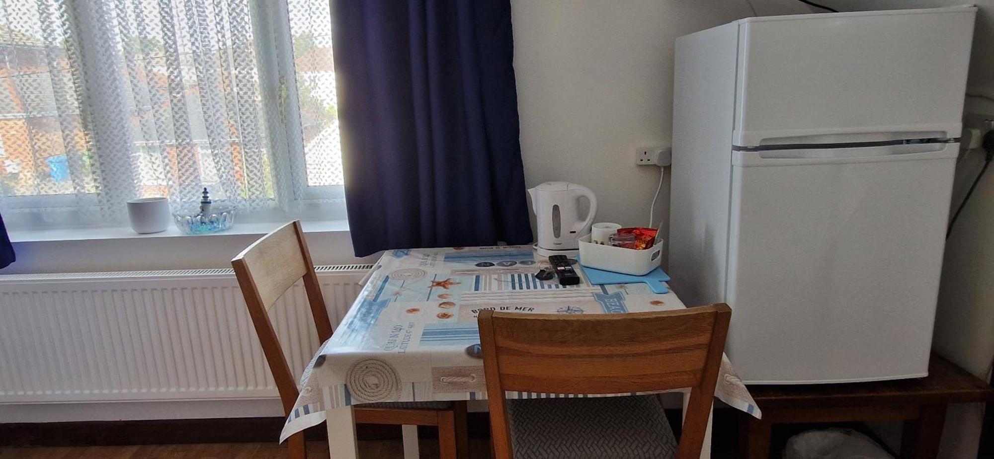 Chezzas Homestay Poole Eksteriør bilde