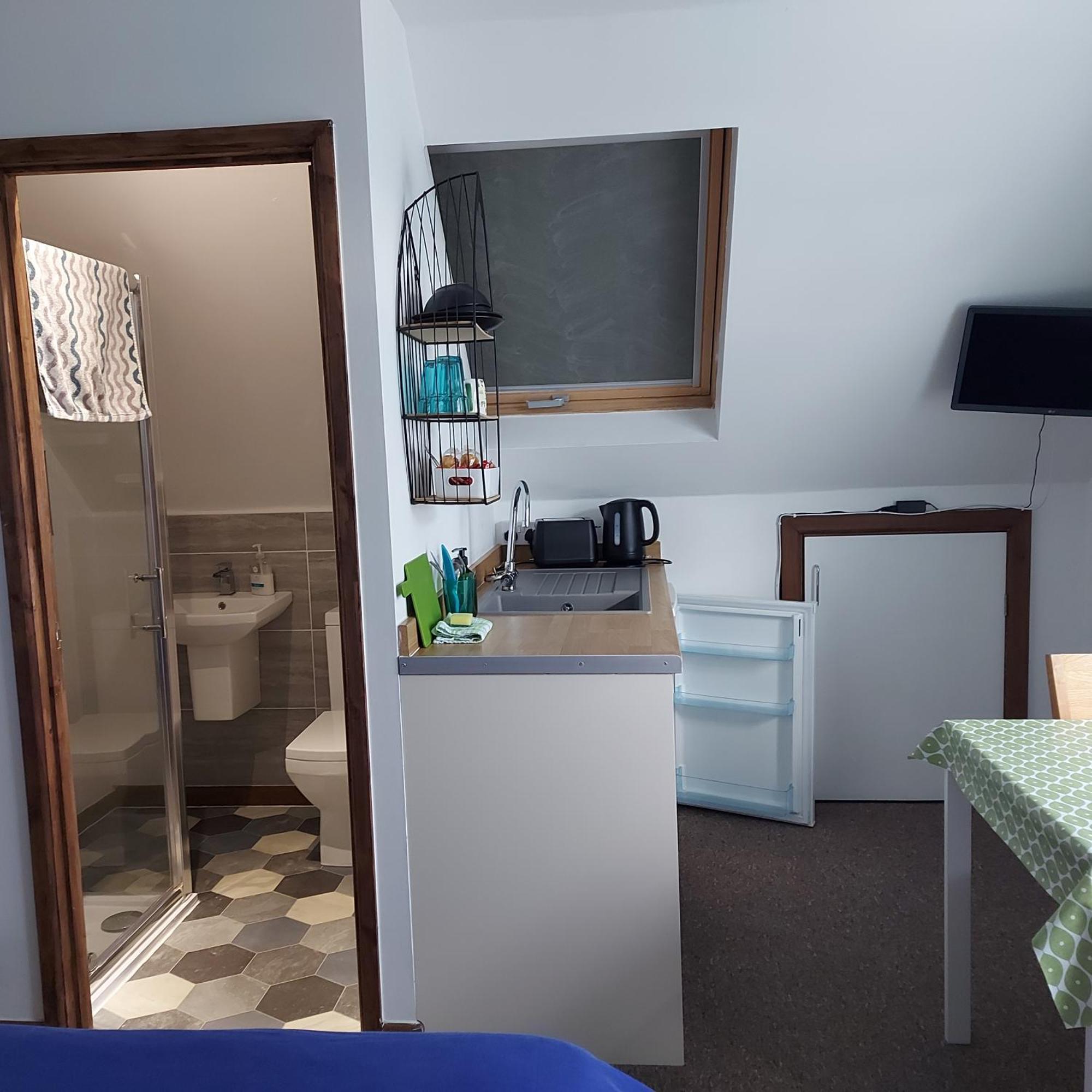 Chezzas Homestay Poole Eksteriør bilde