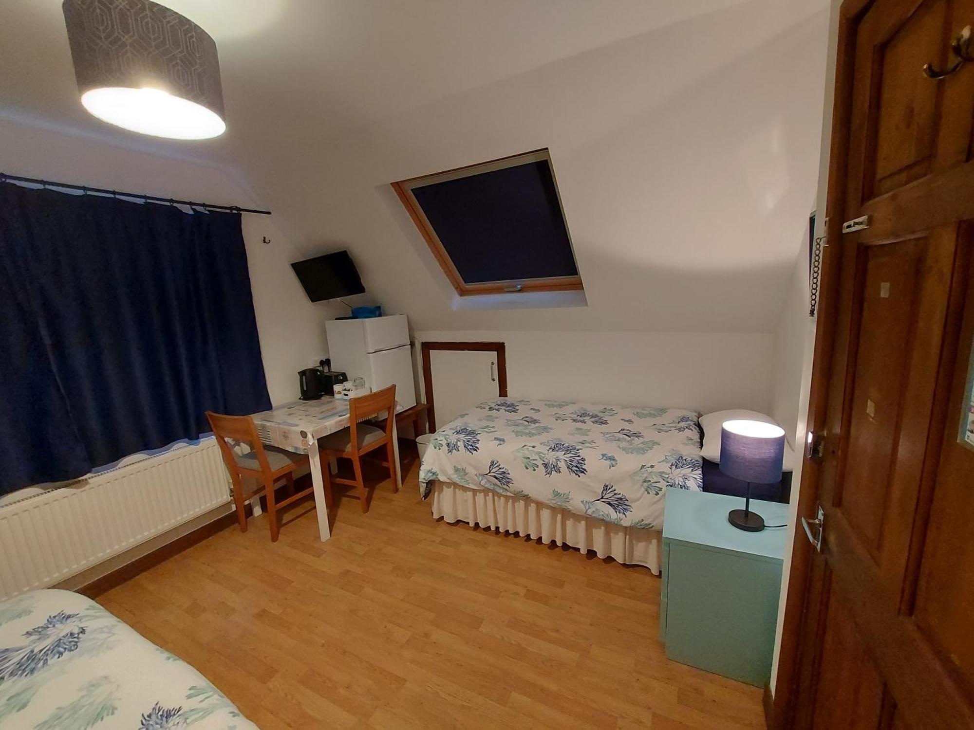 Chezzas Homestay Poole Eksteriør bilde